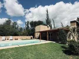 Casa quinta con pileta zona polo club y autodromo RIO IV