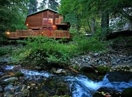 On the Stream, Short Walk to Resort, Hot Tub, Wood Fireplace