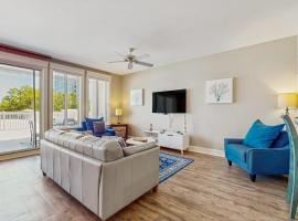 3rd-floor Condo with pools marina tennis large balcony beach access, hôtel à Destin