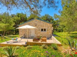 Eco House Casa Grigia Zabodarski Beach - Happy Rentals – hotel w mieście Čunski