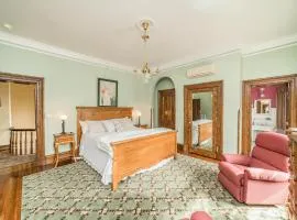 Peaceful Easy Feelings - King Sized Bed - Sleeps 2