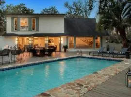 Lakefront Oasis Pool & Hot Tub