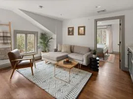 Charming Stowe Retreat off of Mountain Rd