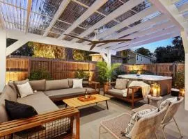 Luxe Modern Home Private Hot Tub