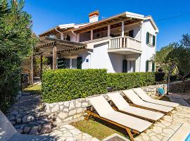 Lovely Apartment In Palit With Wifi, hotel Palit városában