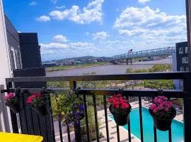 Cozy Riverfront Escape - Best Views in Cincy