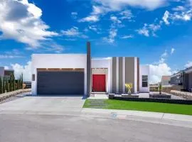 Miami Style Pool House 4 Bed 3 and a Half Bath Villa