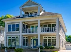 Luxury DT Home Overlooking River with Views of Lake Michigan