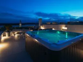 APARTMENT 2 Villa Stella Deluxe with a heated swimming pool, jacuzzi, sauna and BBQ