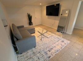 Comfortable living, within reach!, hótel í Oak Park