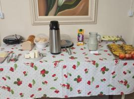 hotel cabana 2km da UFV e proximo a univicosa, hotel v destinaci Viçosa