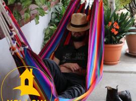 Yellow House Hostel B&B, hotelli kohteessa Antigua Guatemala