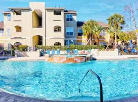 Gorgeous condo, 2 bedrooms, 2 baths, with pool, minutes to Clearwater Beach
