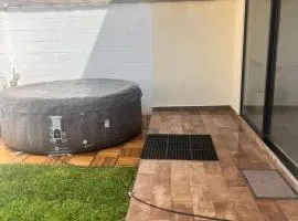 Residencia de lujo con jacuzzi, cancha de padel y seguridad 24h 7d