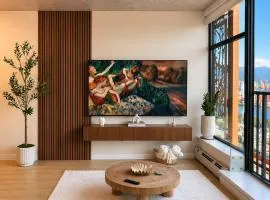 Luxury Vancouver Condo Stunning City & Water Views