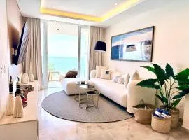 2BR Oceanfront 10 steps of sandy beach