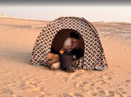 Black and White Desert 4X4 Jeep Tour and Camping, Hotel in Qasr Al Farafirah