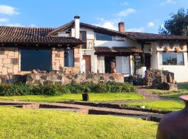 Cabañas "Rancho La Mesa"、パツクアロのホテル