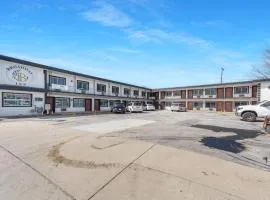 Broadway Inn