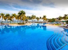 Lujosa villa en fraccionamiento Bnayar con 4 recámaras, alberca privada y Beach club