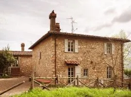 Villa in Tuscany with Heated Pool & Sports Court