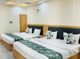 HOTEL SHIVAAY near by urban Square mall and nexus celebration mall, хотел в Bedla