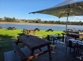 Moruya Waterfront Hotel Motel