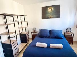 Studio cosy neuf, Cafe offert, Fibre et entree autonome, hotel i Villersexel
