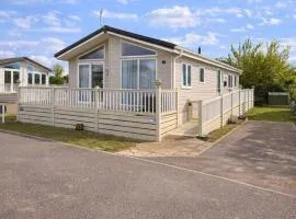 Luxury 2-Bed Holiday Home - Pool, Golf & Beaches