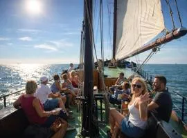 Groepsaccommodatie in Kampen overnachten op een zeilschip 28p