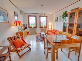Collio View - Spacious and bright three-room apartment in Cormons, hôtel à Cormòns