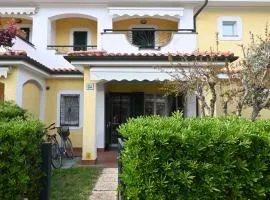 P086 - Porto Recanati, villa a schiera con giardino e terrazzo