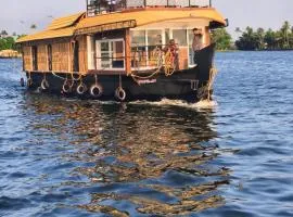 Elagance Premium Houseboats