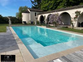 Appartement cocon de charme, Domaine Cornevent Lyon, parc & piscine, hotel a Vernaison