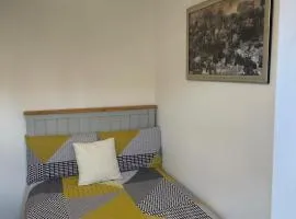Relaxing Sunrise Room Ideal for Work Unwind