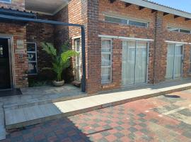 kennzy Guesthouse โรงแรมในLichtenburg