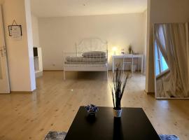 Bright Spacious room at the heart of Hannover, hotel u Hannoveru