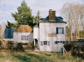 Maison du Passeur du XVIII siècle, classée, Authenticité et Confort avec Jardin SPA en option, proche Giverny, 1 heure de Paris