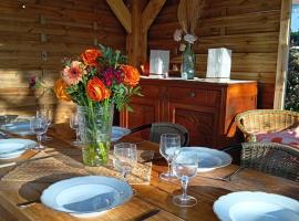 Maison cocooning Année 30 โรงแรมในRiorges