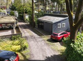 Gezellig chalet met openbaar zwembad op de Veluwe!, hotel Hoenderlooban