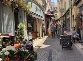 5 SADE - Apartment in Antibes old town