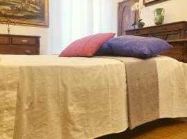 Suite Ekaterina 2 minuti dal mare, hotel v mestu Brolo
