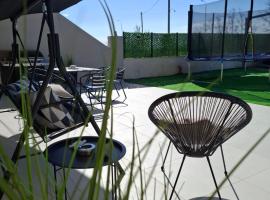 KEFI House, hotel em Pondolívadhon