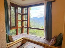Song of the Cicadas by Levitate - Cosy Double Bedroom Cottage Valley View & Private Kitchen