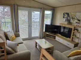 8 birth Diamond rated Caravan, en-suite, with decking at Parkdean resorts, Southview holiday park