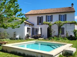 Charmante Maison au pied du Mont Ventoux, hotel v destinácii Bédoin