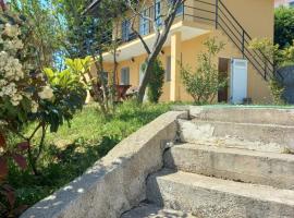 Sonja Sea View House โรงแรมในZagrađe