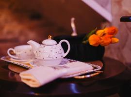 Deluxe Dubai Spa Apartment - Jacuzzi & Sauna Free Parking, hotel a Novi Sad