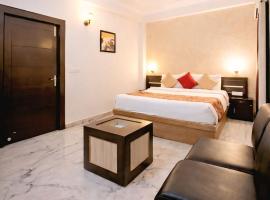Goyal Hotel - Hotel Tara near Tajmahal east gate, hotel sa Agra