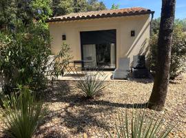 Appartement à 10 min du centre ville d'Uzès, hotel din Aigaliers